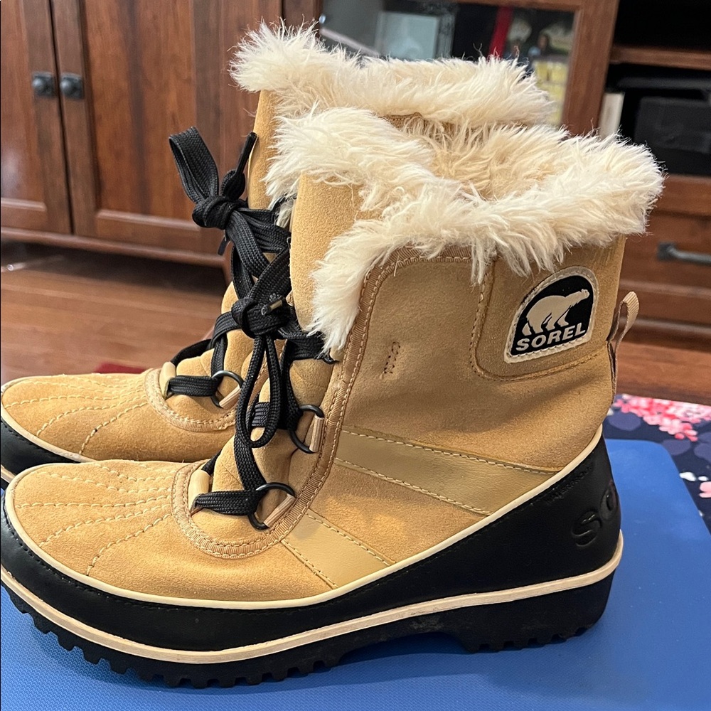 Sorel Tan & Black Faux Fur Lace-Up Winter Boots
